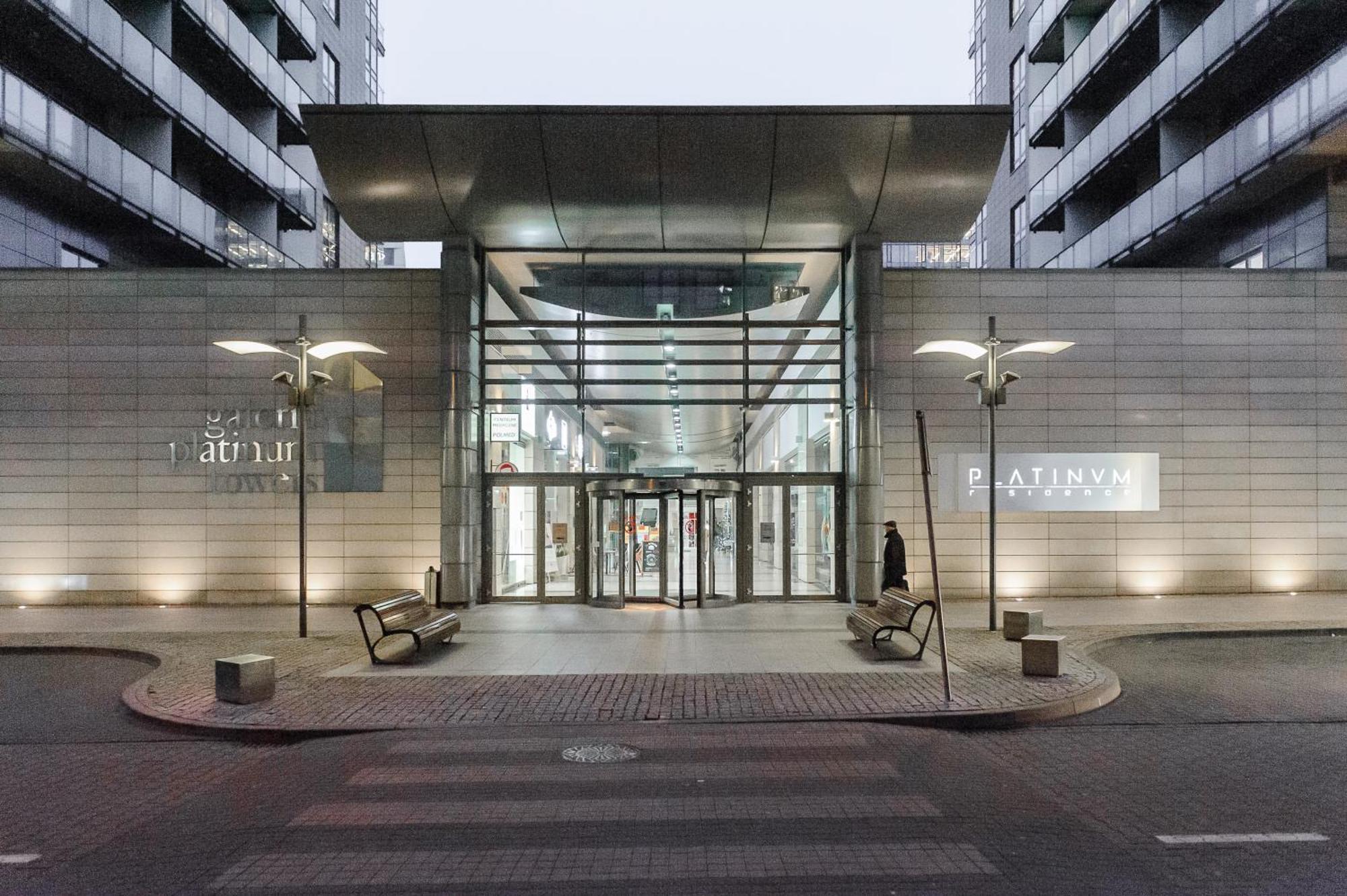 Luxury Apartments In Platinum Tower Varsó Kültér fotó